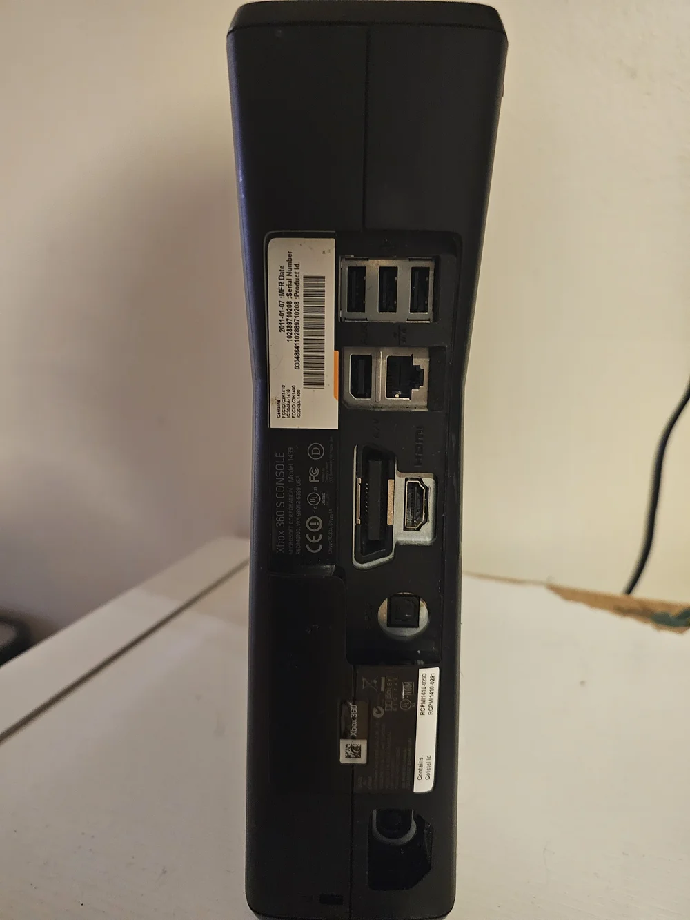 Microsoft Xbox 360 Console with Black Wireless Controller